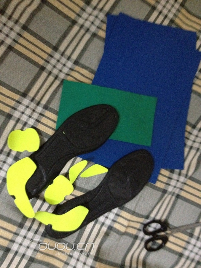 猎鹰鞋垫改造计划:PORON减震材料替换原有黄色减震胶。