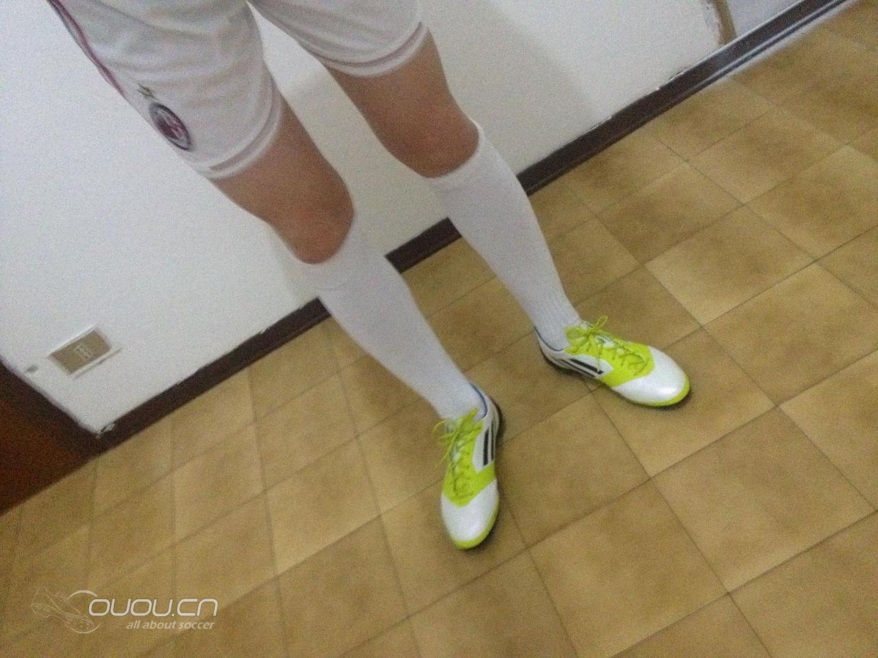 我的F50 PU版,有点紧。,求助