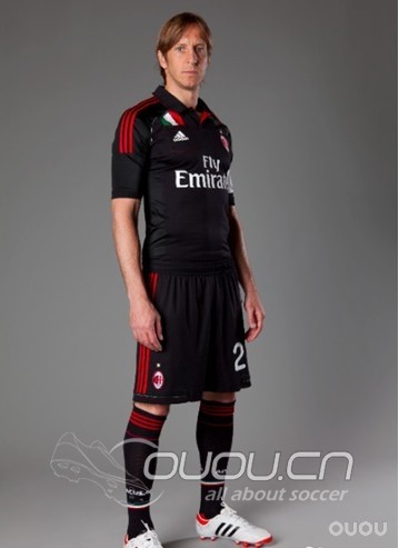 AC米兰的3款球衣 ,你最钟爱哪一件呢?