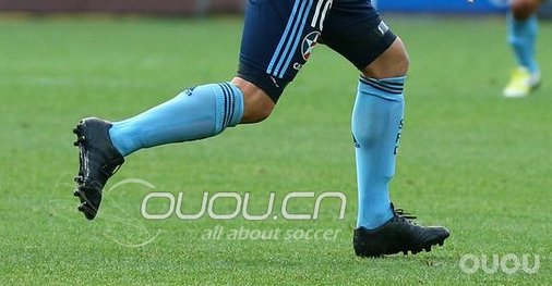 皮耶罗穿的是猎13测试鞋。。?