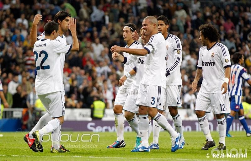 马塞洛又换了个黑的东东还配了个摩擦黄色鞋带!!话说这黑的东东是什么玩意