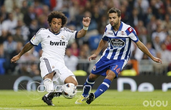 马塞洛又换了个黑的东东还配了个摩擦黄色鞋带!!话说这黑的东东是什么玩意