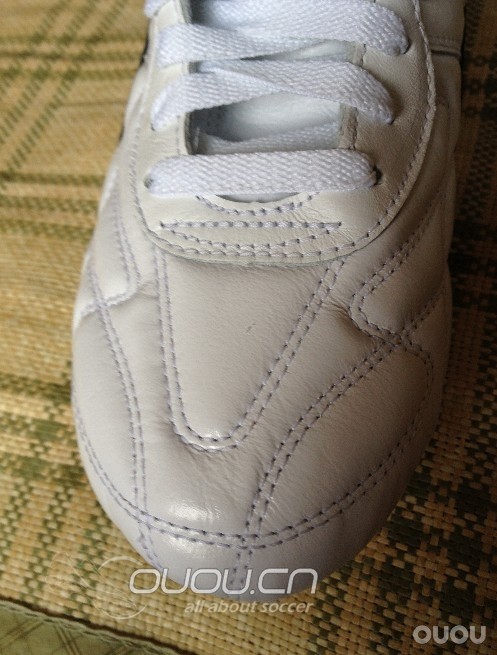 晒晒最近到的两双鞋,umbro92复刻和白色老马王。黑白配!