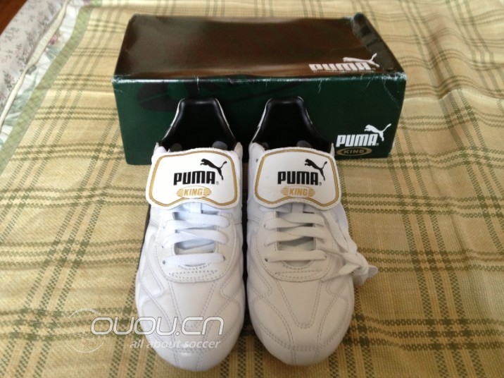 晒晒最近到的两双鞋,umbro92复刻和白色老马王。黑白配!