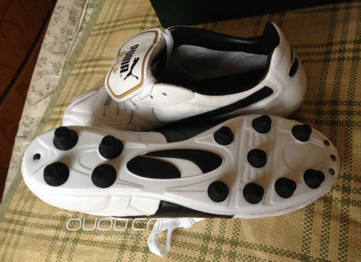 晒晒最近到的两双鞋,umbro92复刻和白色老马王。黑白配!