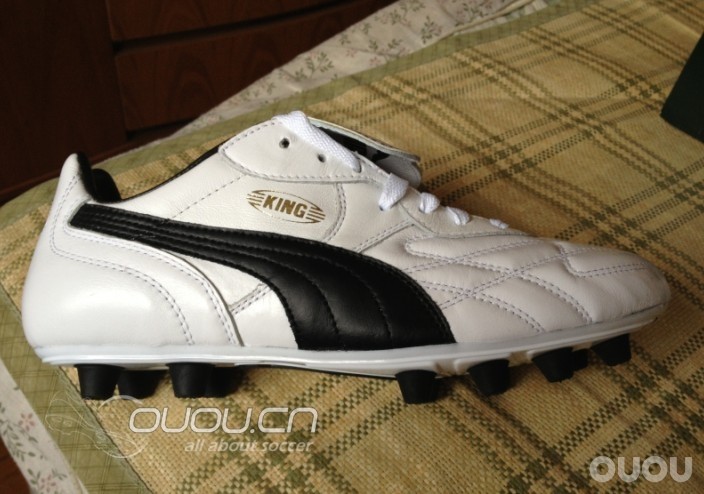 晒晒最近到的两双鞋,umbro92复刻和白色老马王。黑白配!