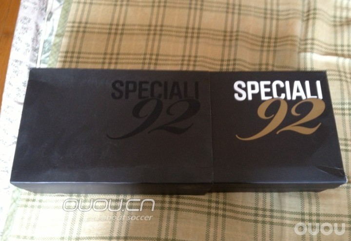 晒晒最近到的两双鞋,umbro92复刻和白色老马王。黑白配!