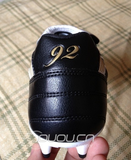 晒晒最近到的两双鞋,umbro92复刻和白色老马王。黑白配!