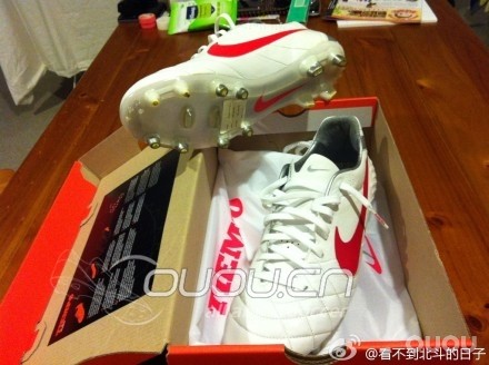 淘白菜意产传奇4一双,带简单上脚感受,外加重量比较