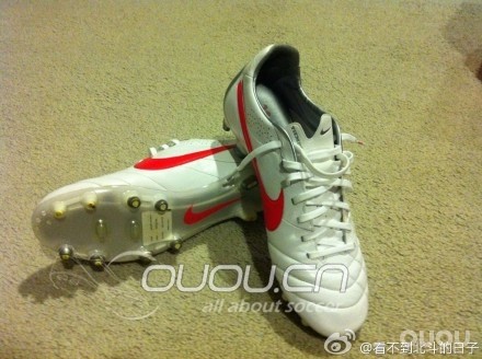 淘白菜意产传奇4一双,带简单上脚感受,外加重量比较