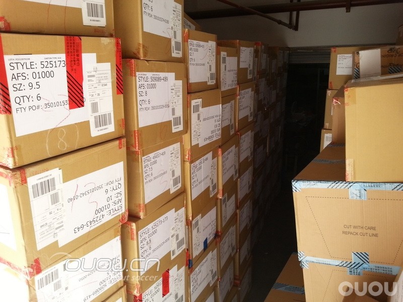 爆仓了!!最新一季NIKE战靴到货 爽歪歪~~~