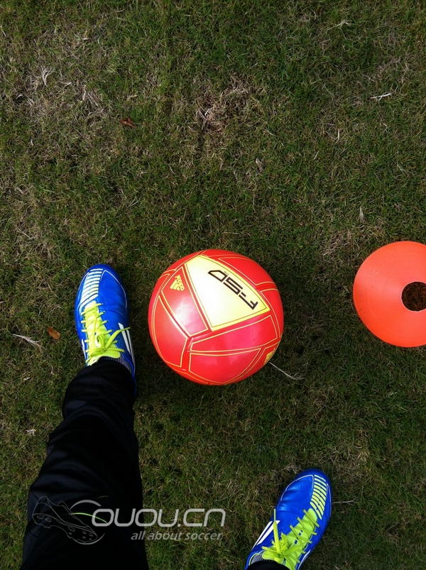 再来 — 骚蓝 F50 adizero TRX FG 皮面 (蓝色皮版首发?), 附简单实战评测~