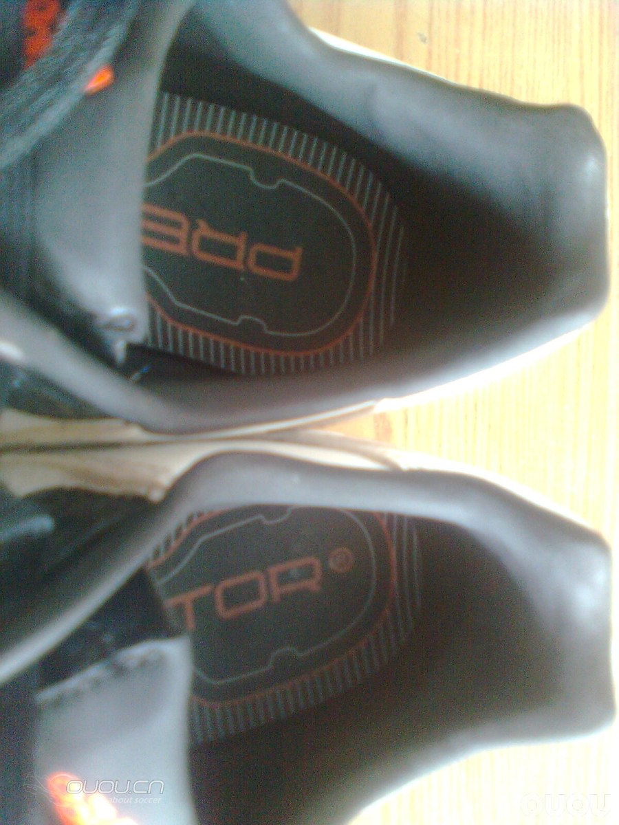 猎鹰11 中端足球鞋,使用一个月后的照片