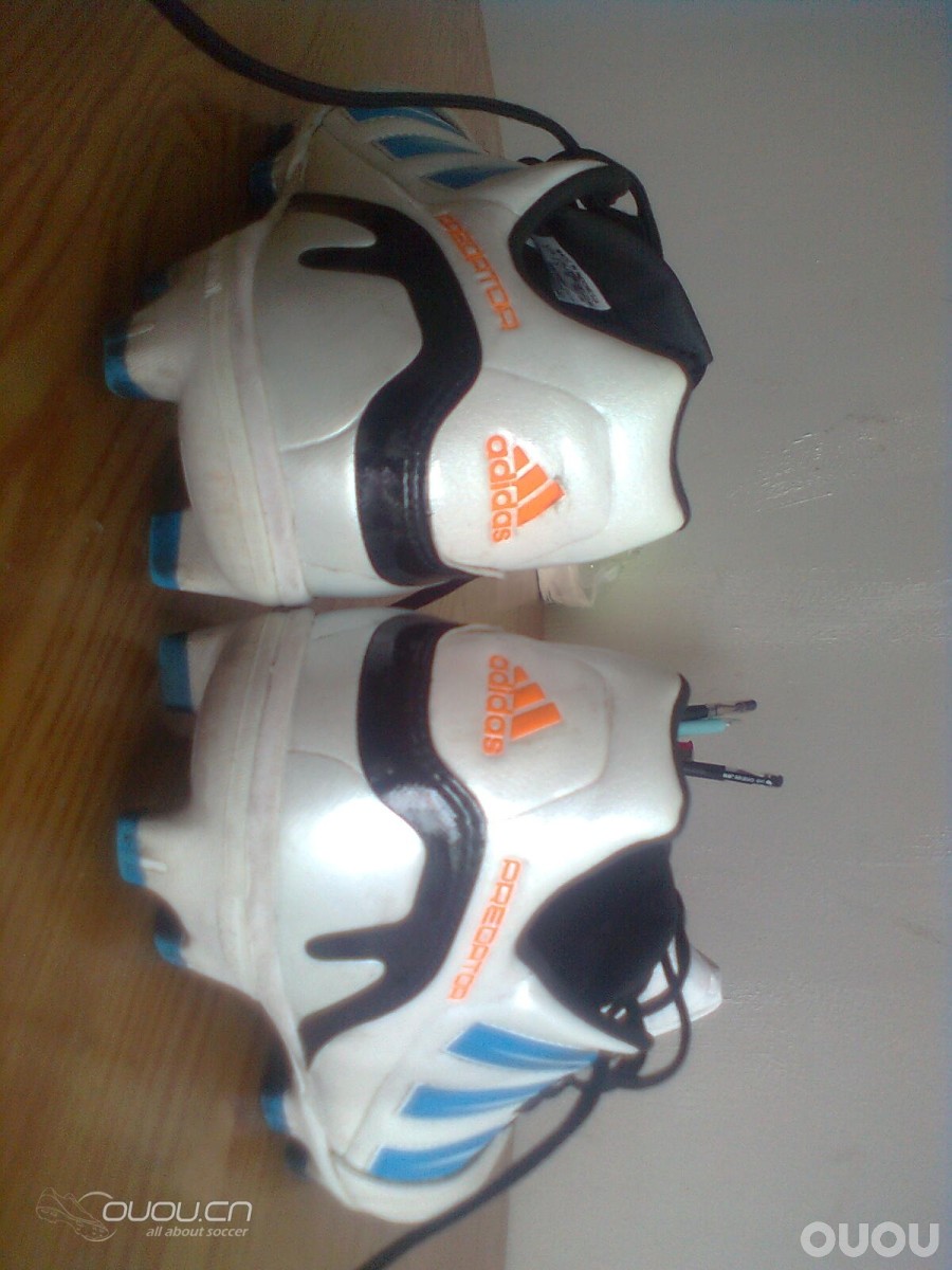 猎鹰11 中端足球鞋,使用一个月后的照片