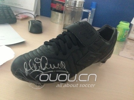 欧文签名照,这明星签名怎么就这么潇洒呢?