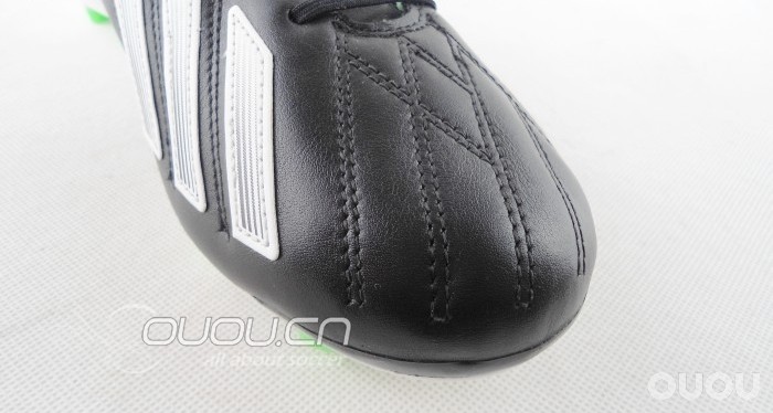 2013款F50发布在即 触球部位三道杠有亮点