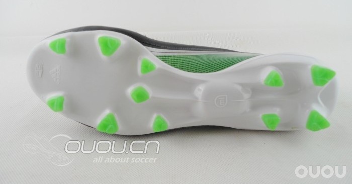 2013款F50发布在即 触球部位三道杠有亮点