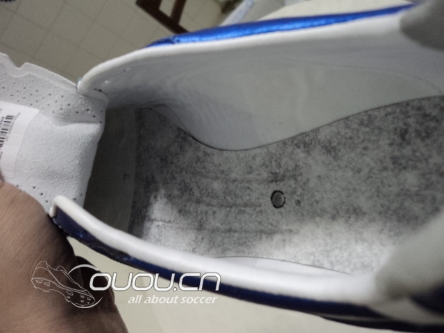 新款传奇4SG-PRO同FG的显著区别-鞋底减震胶