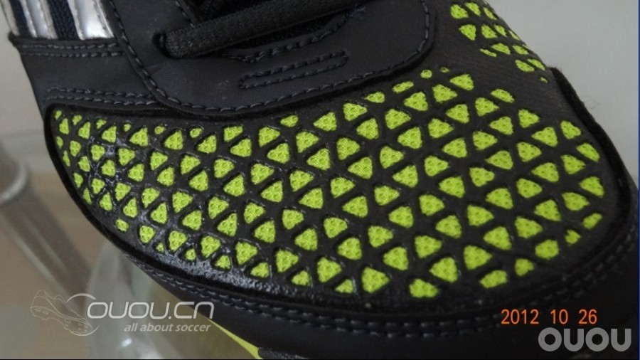 adidas阿迪达斯2012新款男子足球鞋V23829