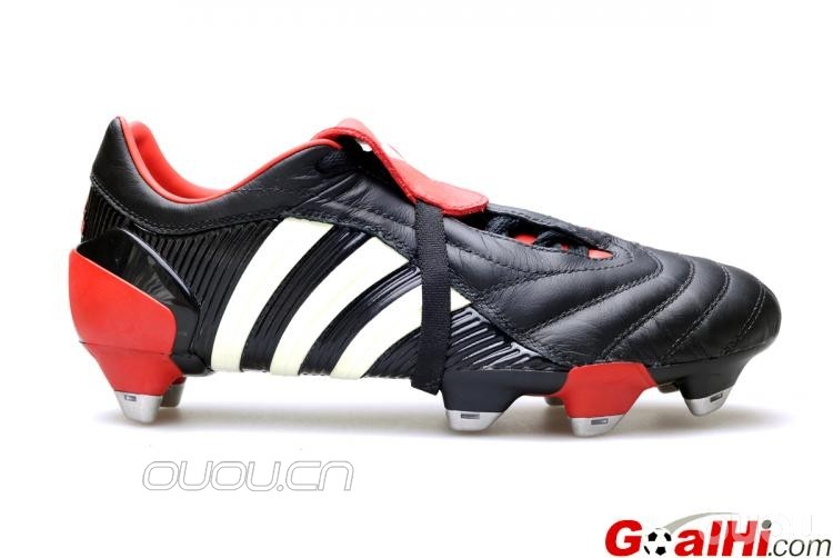 哪双足球鞋有碳板鞋的特点,哪双足球鞋有碳板鞋的特点呢