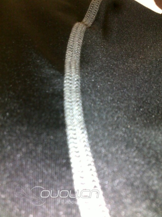 耐克紧身衣已到,经过自己在论坛帖子验证是正品,图片已经上传。有些晚,大家见谅啊