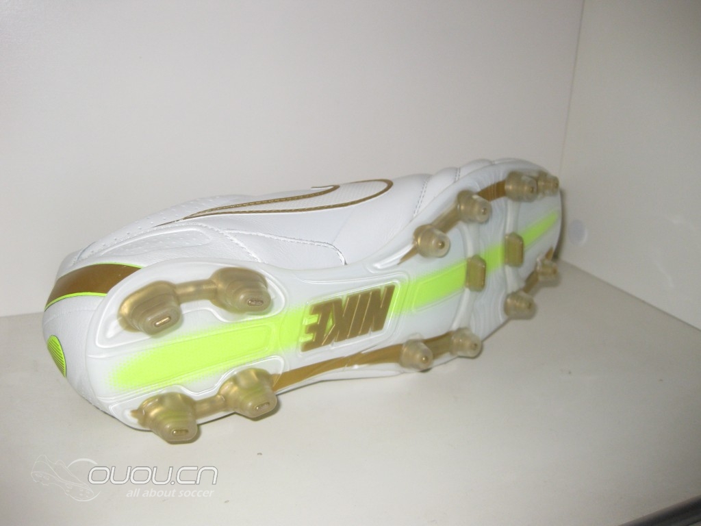 新鞋到 传奇次顶级FG