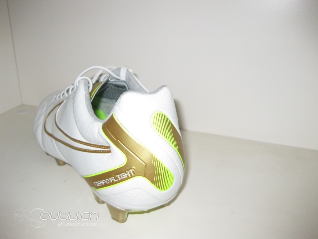 新鞋到 传奇次顶级FG