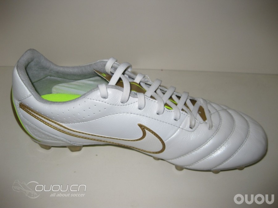 新鞋到 传奇次顶级FG