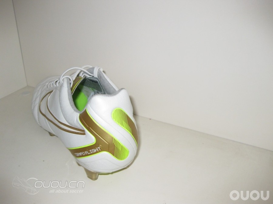 新鞋到 传奇次顶级FG