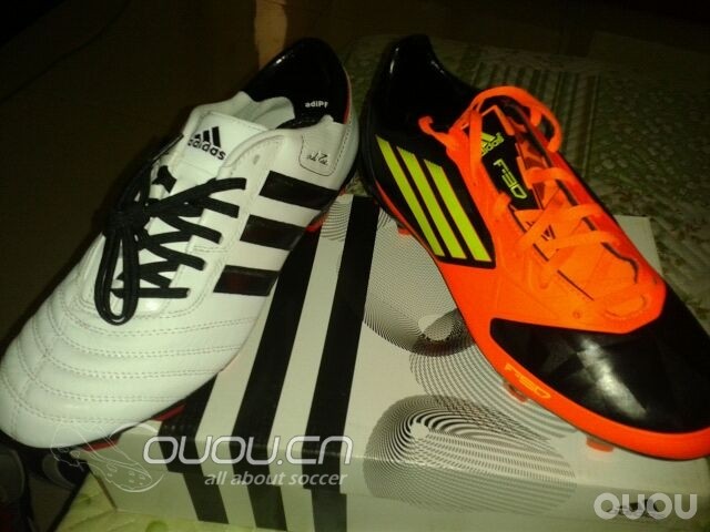 这是以前买过的球鞋,现在都断钉了,开胶了。