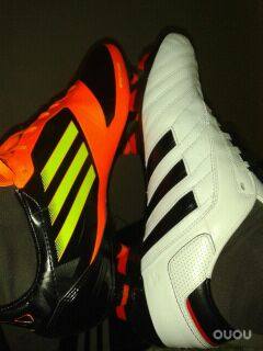 这是以前买过的球鞋,现在都断钉了,开胶了。