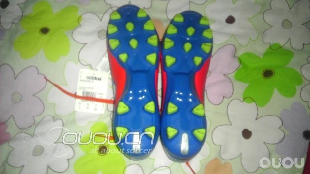 明天去水滴外场踢球,超人配色的F50也到了,哈哈