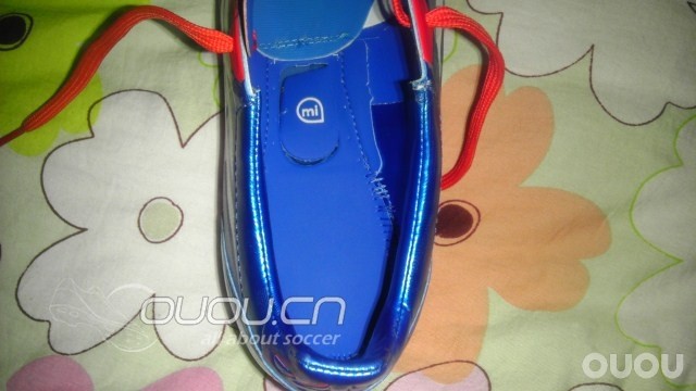 明天去水滴外场踢球,超人配色的F50也到了,哈哈