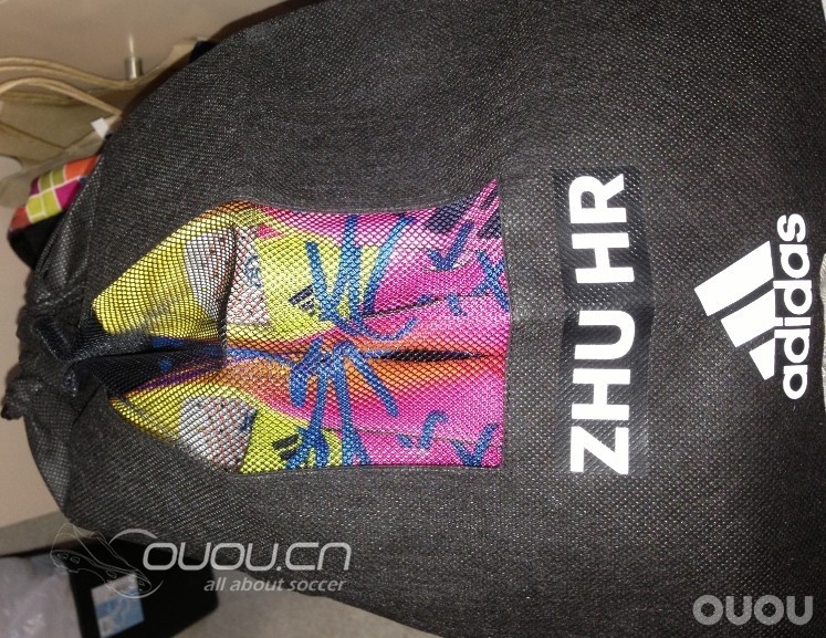 miadidas订制的鞋到啦。。。。。上图