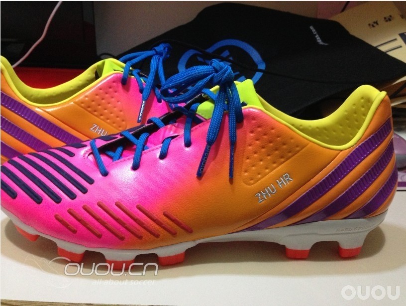 miadidas订制的鞋到啦。。。。。上图