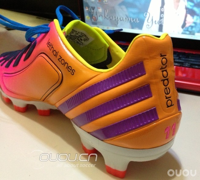 miadidas订制的鞋到啦。。。。。上图