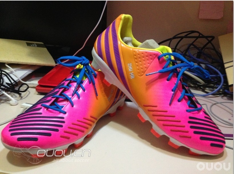 miadidas订制的鞋到啦。。。。。上图