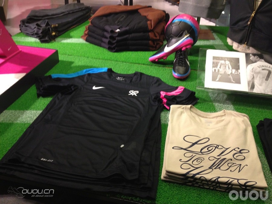 在专柜看到最新款的GS 2 2899元RMB