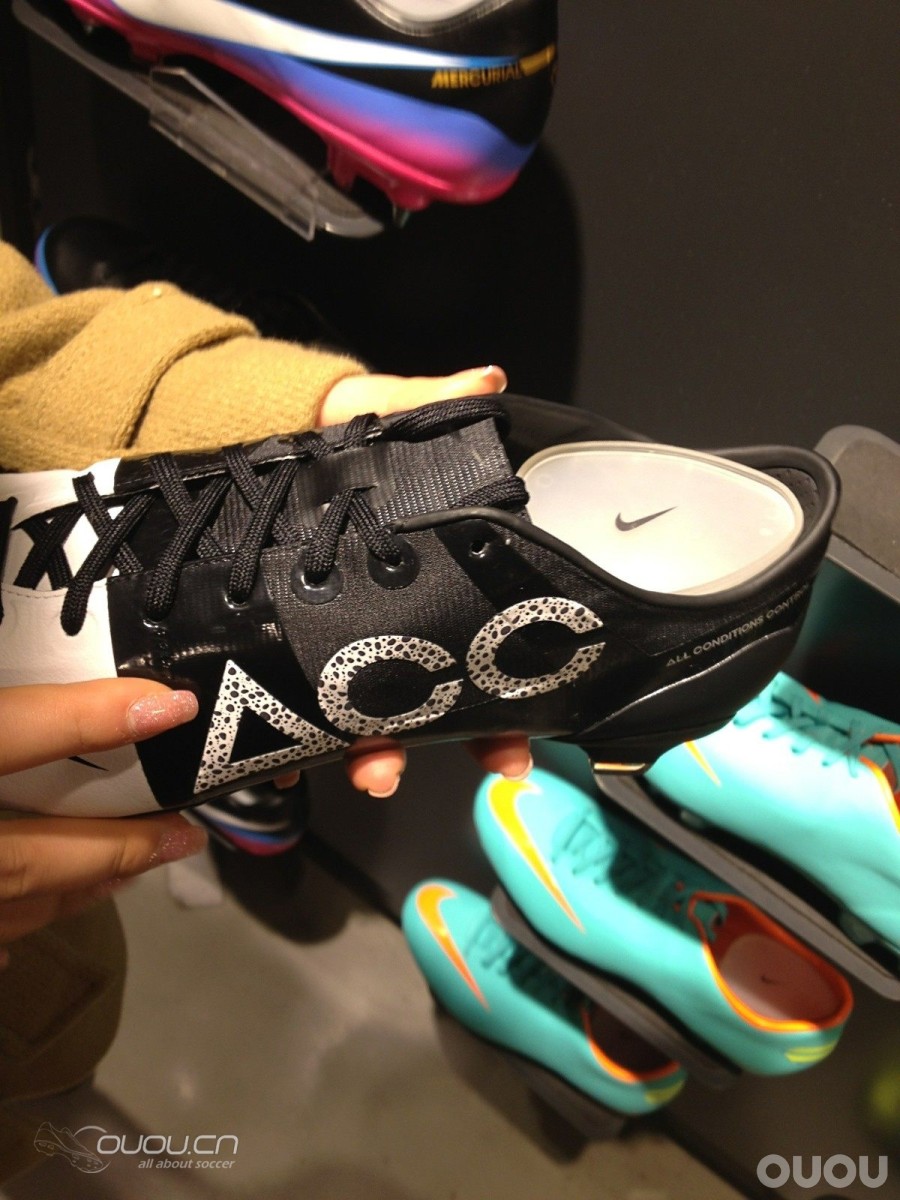 在专柜看到最新款的GS 2 2899元RMB