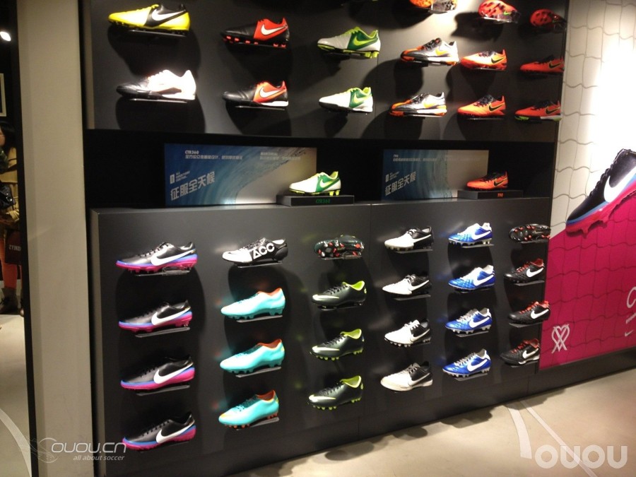 在专柜看到最新款的GS 2 2899元RMB