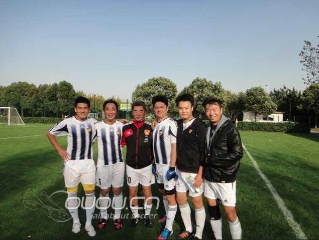 看看国足穿什么鞋