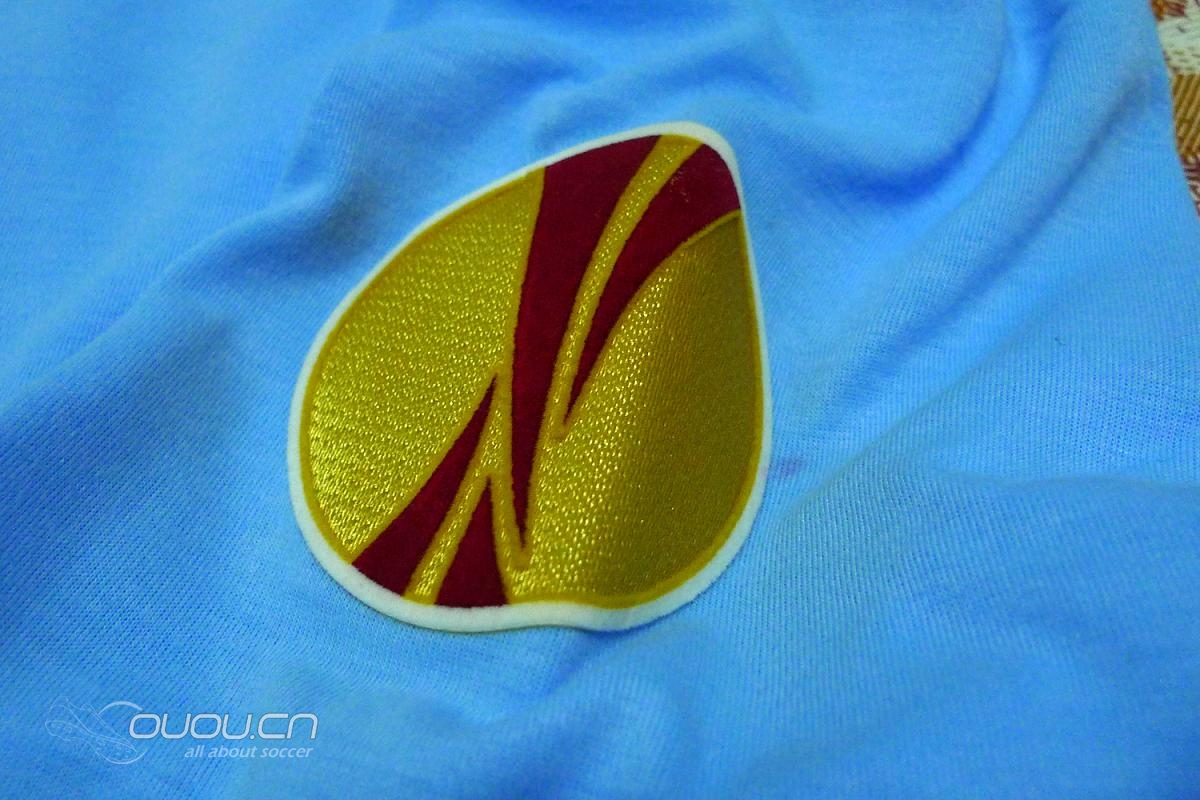 自我觉得,这是一件猛货——人和衣服一样猛!