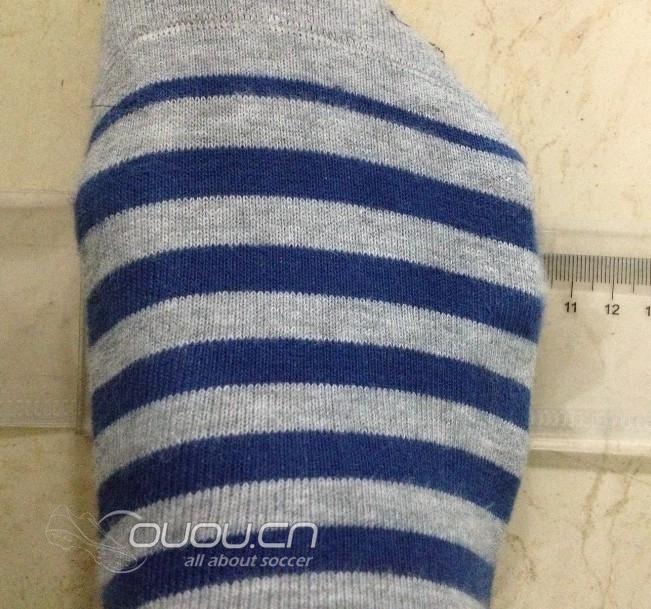 大家看看我的脚是什么脚,别人8.5的传奇穿不好,我10.1的穿的挺舒服的。