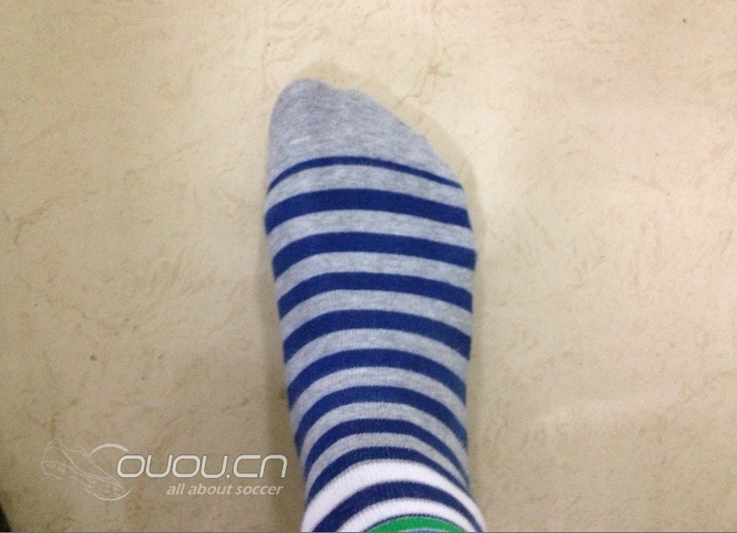 大家看看我的脚是什么脚,别人8.5的传奇穿不好,我10.1的穿的挺舒服的。