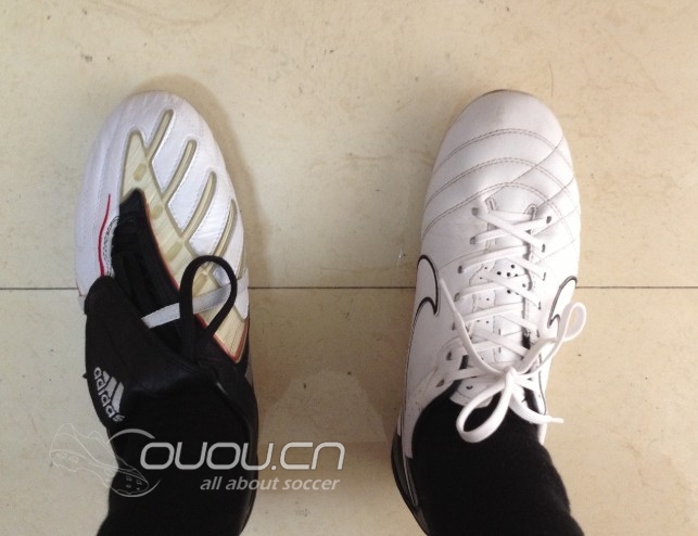 大家看看我的脚是什么脚,别人8.5的传奇穿不好,我10.1的穿的挺舒服的。