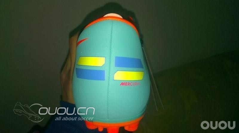 求鉴定!!!!!请各位大虾们看看我这双刺客8 ag 中端 是不是真的,谢谢啊,495元