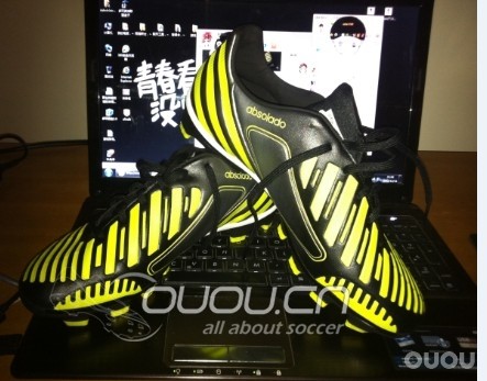 第一双猎12也是第一双球鞋。