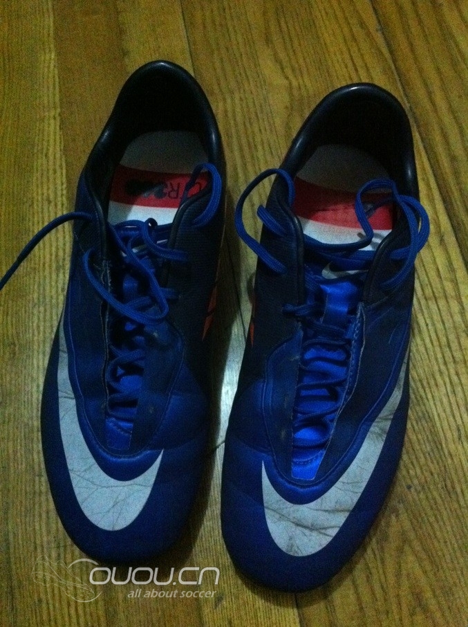 专门开个贴回复一下论坛某兄弟Nike Mercurial Glide换鞋带的问题