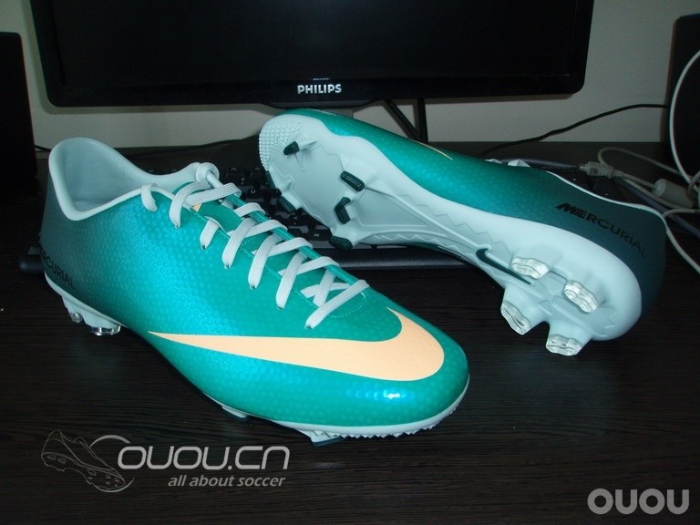 无意看到。真是猛鞋,猛店,猛价啊!!