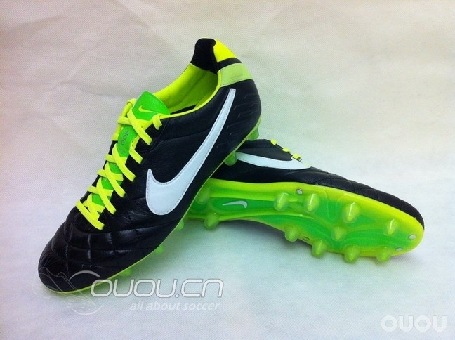 无意看到。真是猛鞋,猛店,猛价啊!!